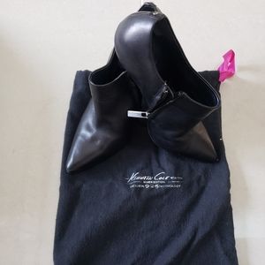 Kenneth Cole Silver Edition 925 Technology Black Leather Heels - Size 5